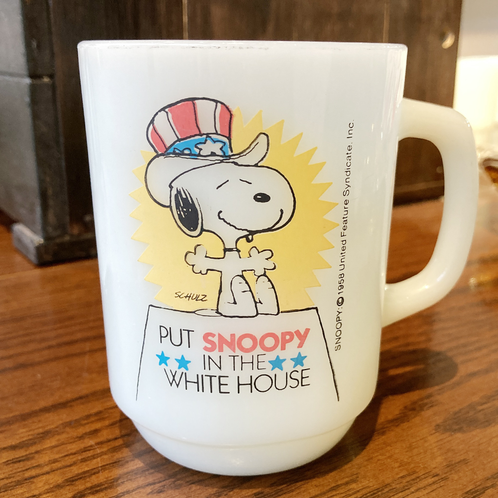 Fire-king クリスマスを彩るヴィンテージのスヌーピーマグたち