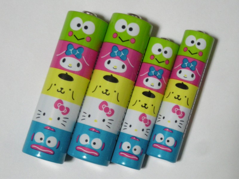ダイソー】 SANRIO CHARACTERS アルカリ電池 単3形/単4形 4本入 | 電池