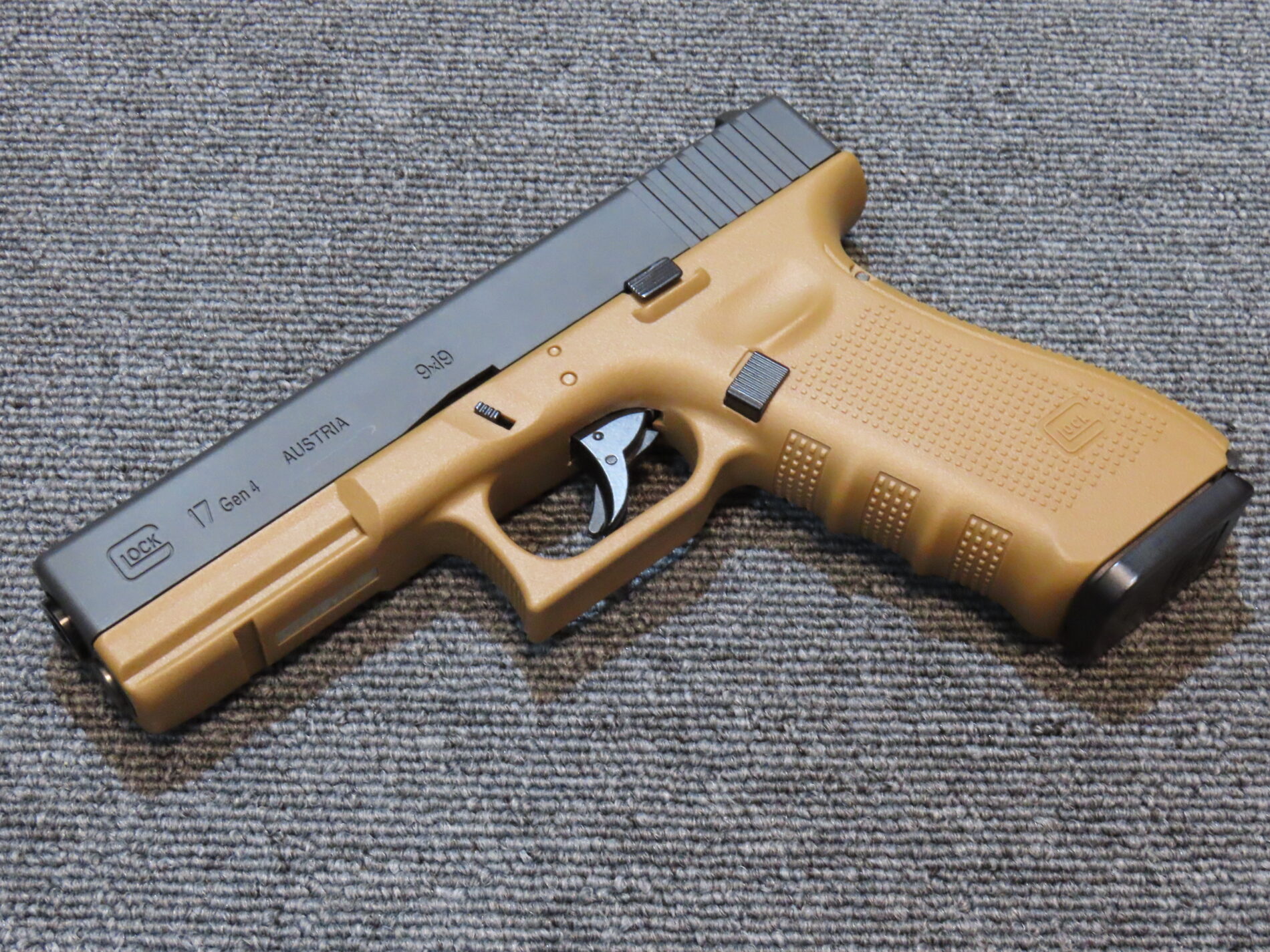 グロックG17 gen4_レーザー＋排莢 玩具 | 「現在準備中」個人工房 模型