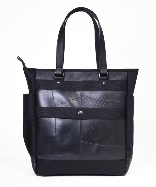 Information】 高機能でスタイリッシュな縦長タイプのトートバッグ