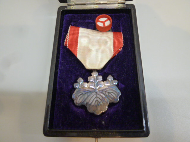 勲八等白色桐葉章 勲章お買取させて頂きました。笑福筑後店です