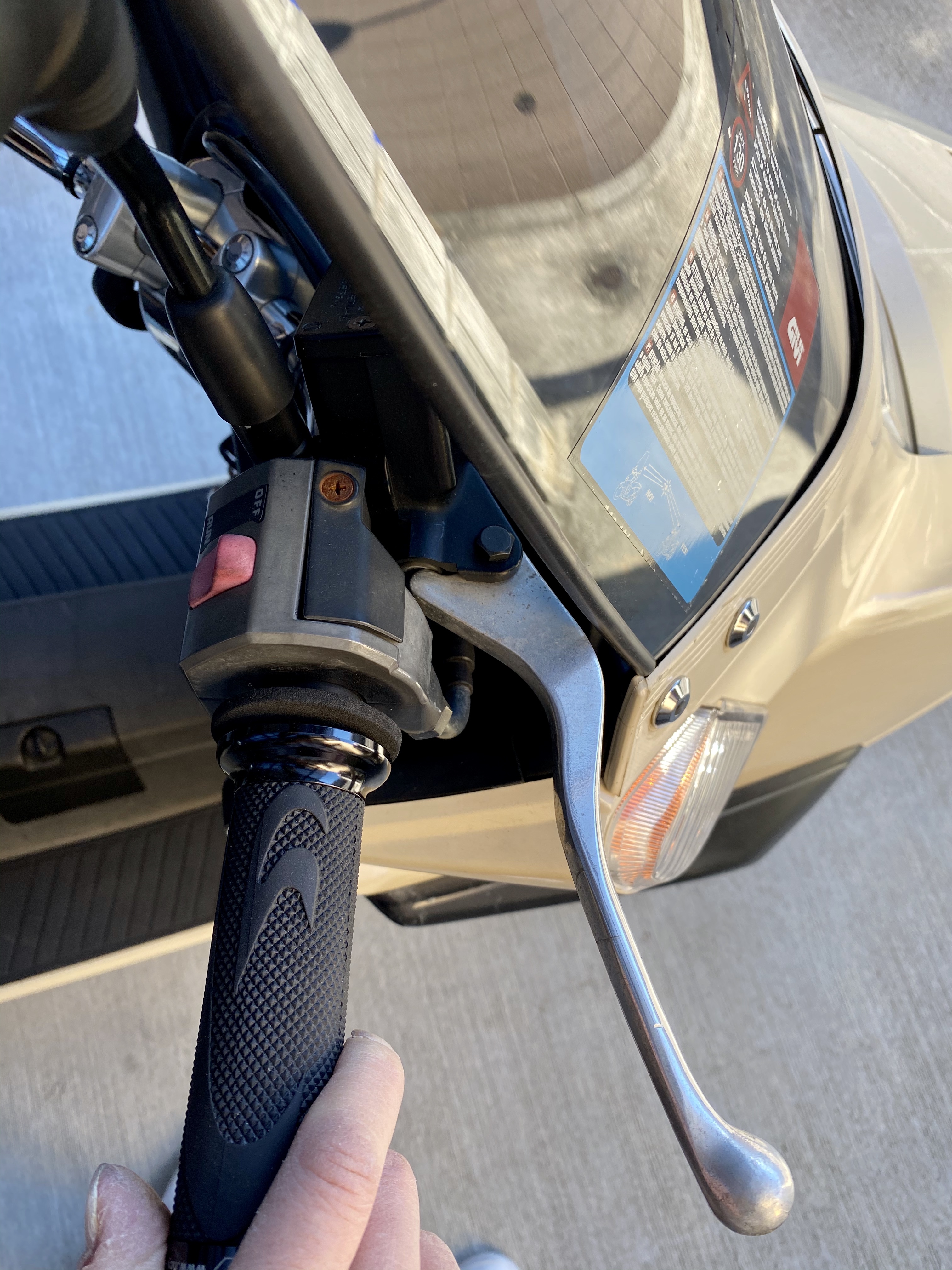 GIVIロングスクリーン セミスモーク D182S フュージョン エアロ