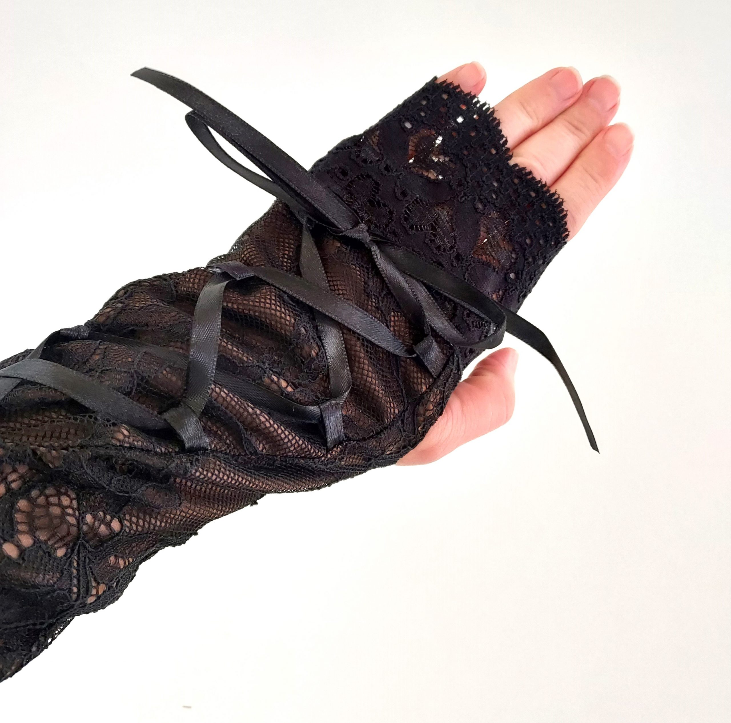 Lace Fingerless Glove Black Brown | The Shepherd's Knot