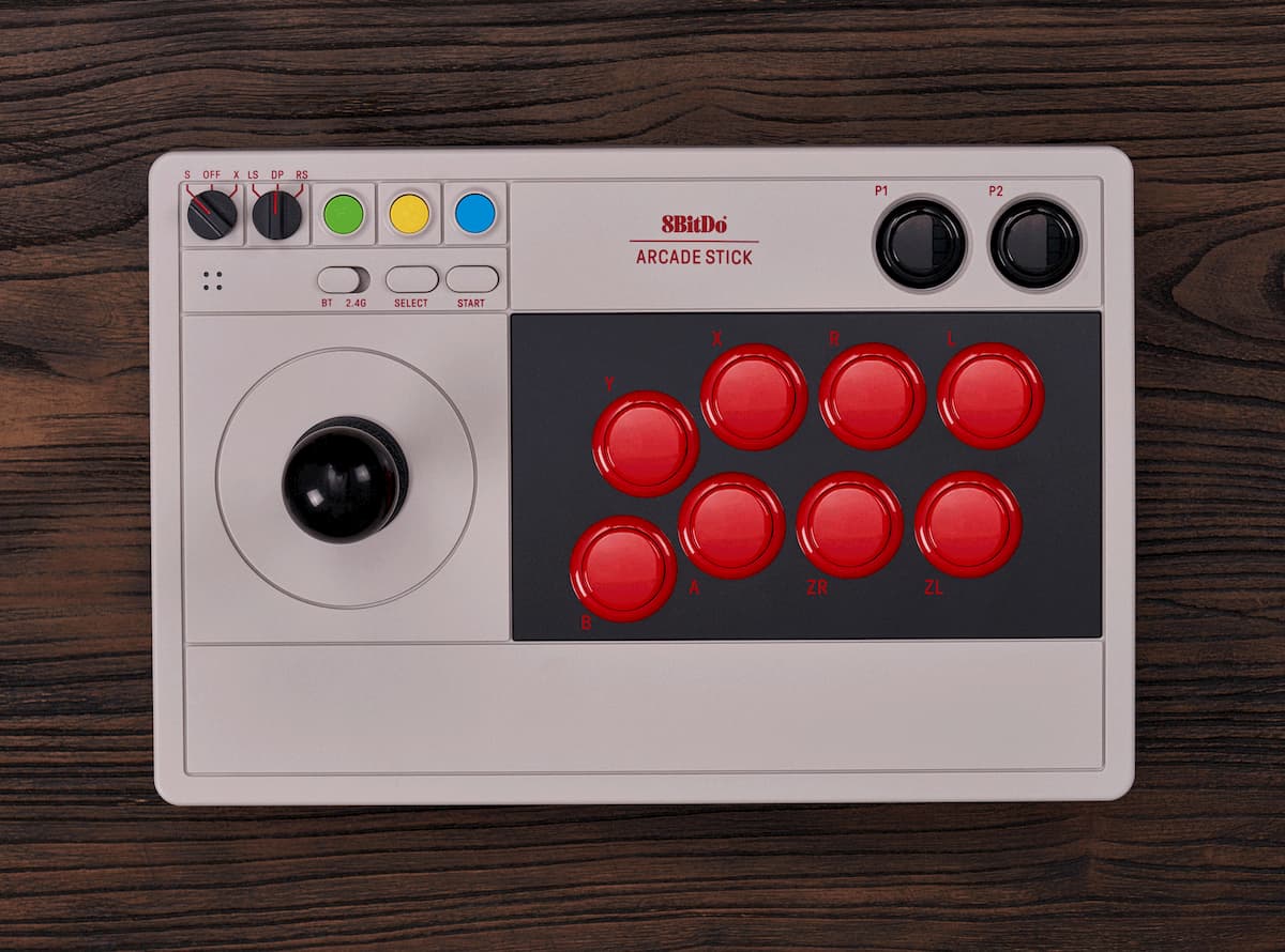 Nintendo SwitchとPCに3つの方式で接続できるアケコン「8BitDo Arcade