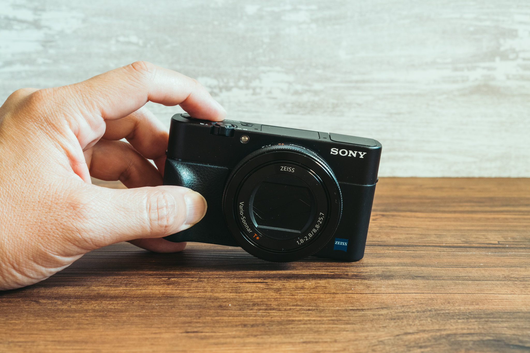 海外版】SONY RX100M5 コンパクトデジタルカメラ ZEISSレンズ 海外版