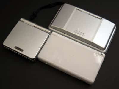 Nintendo DS Lite arrives, dazzles with iPod-like redesign | iLounge