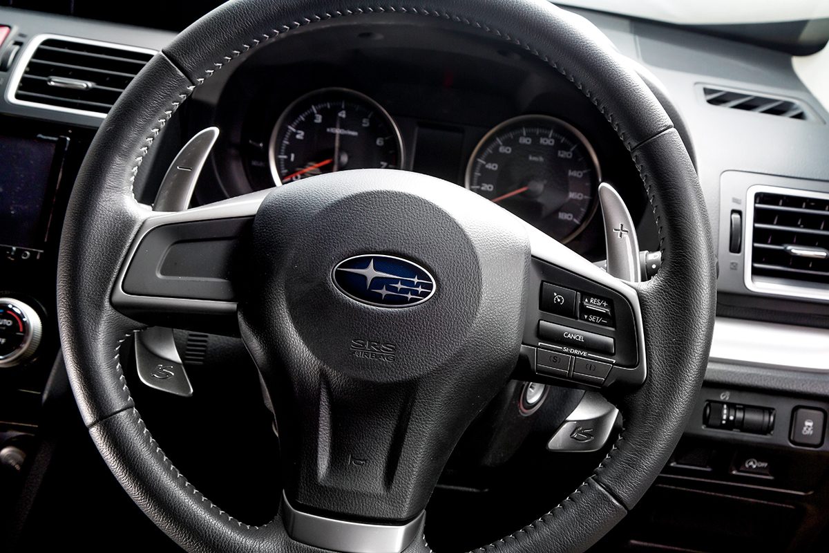 純正パドルを大型化!! シフト操作と見た目の高級感を向上する | AUTO