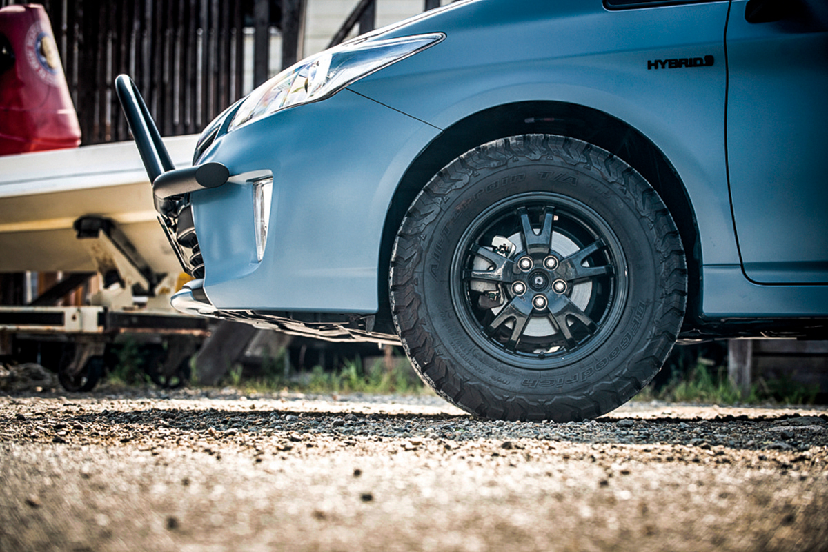脱定番カスタム!! プリウスの車高を上げてワイルドなオフロード