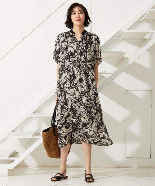 セール】 【洗える】モノトーンフラワープリント ワンピース （ロング