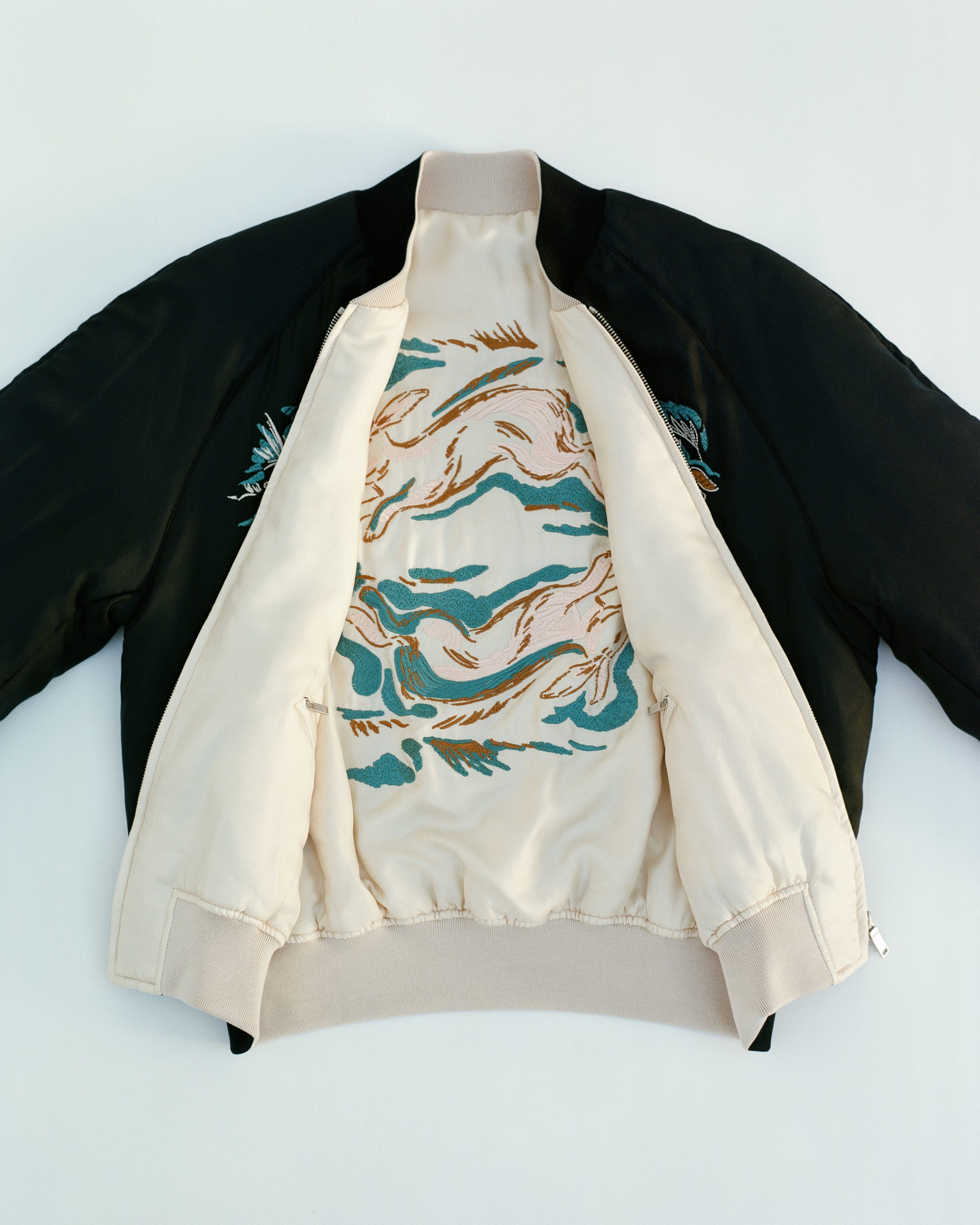 ジル サンダー」が卯年を祝う限定コレクションを発売 うさぎのアート