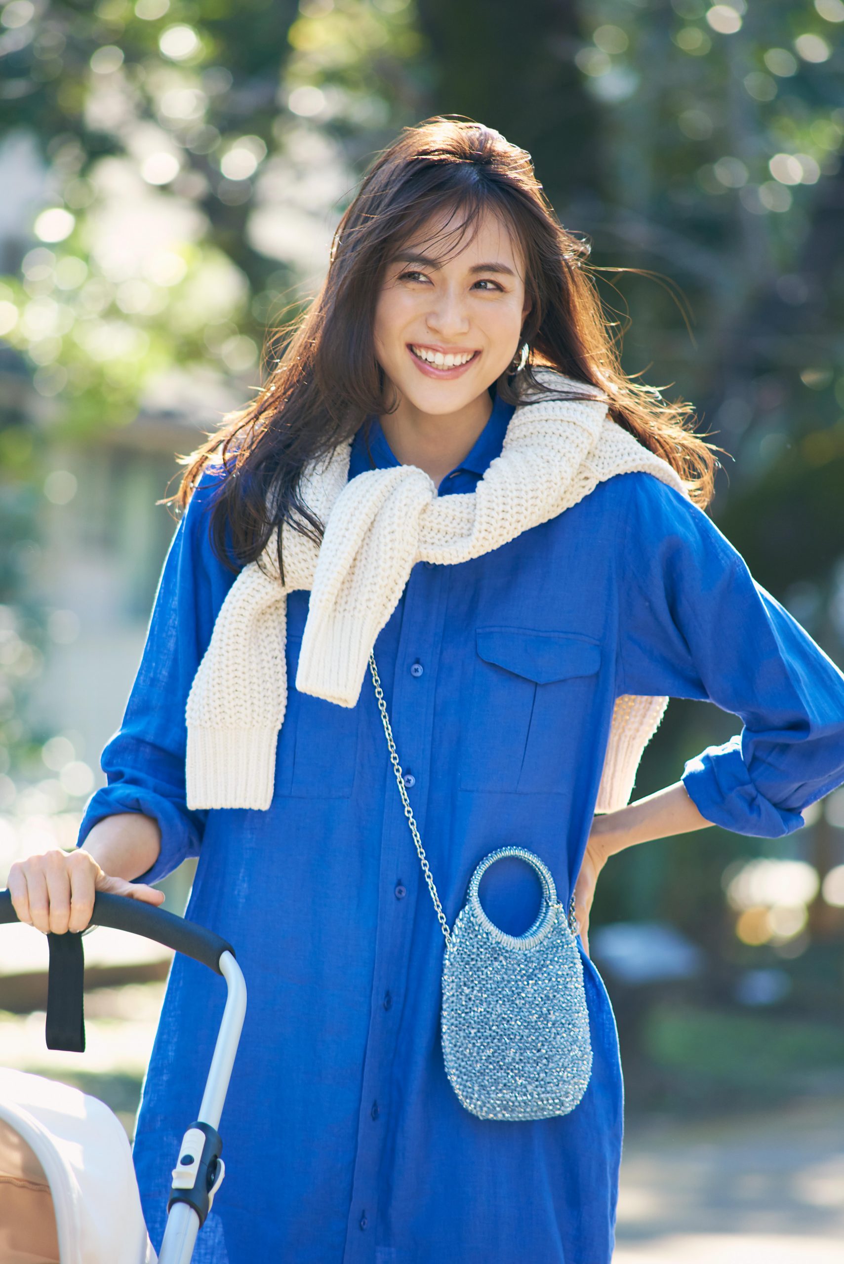 斜め掛け「アンテプリマ」のバッグでなんでもない日もきれいめ！ | VERY