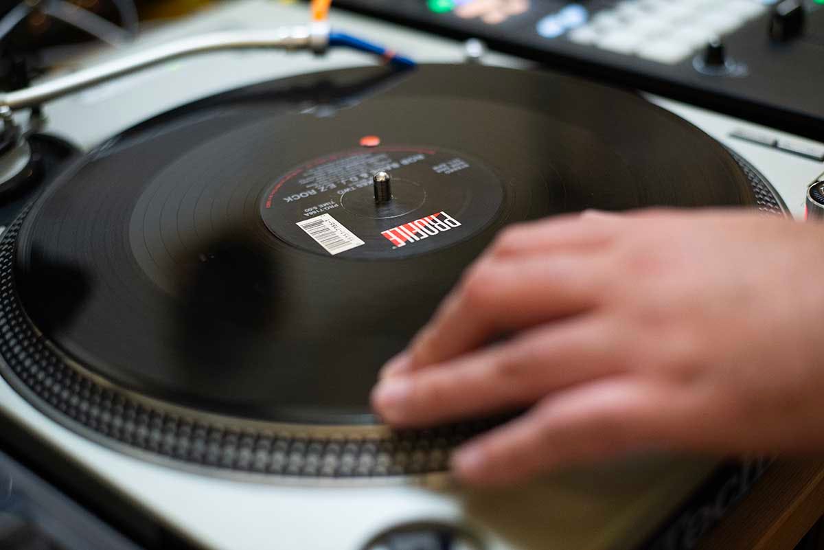 レコードを自在に操れ！身体でリズムを刻め！【体験ハンターどこへ行く