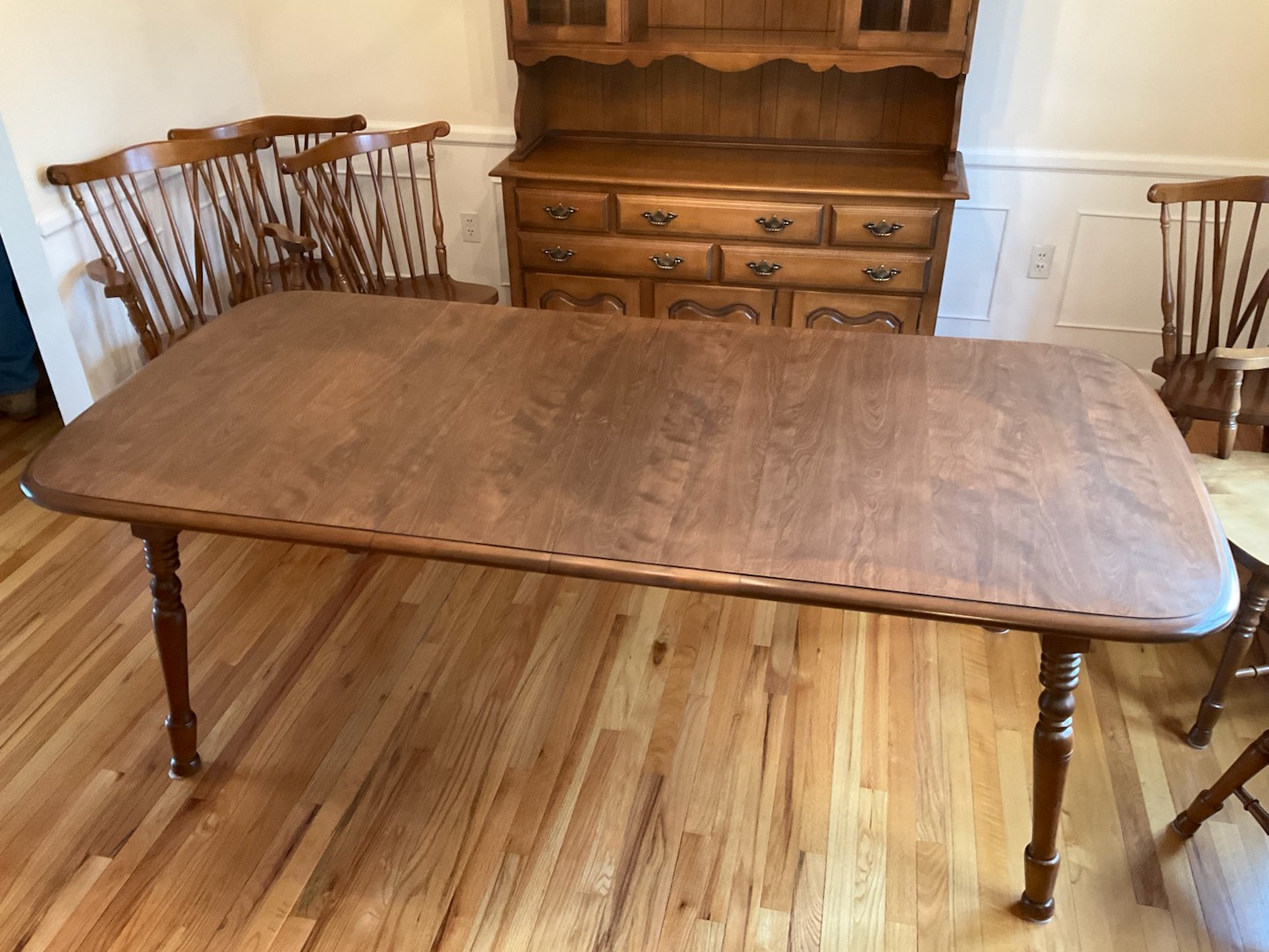 Vintage-Cochrane-Dining-Table-w-Eight-Chairs