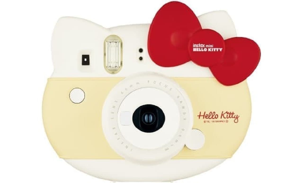 KAWAII！インスタントカメラ「チェキ」、赤リボンのキティさんモデル