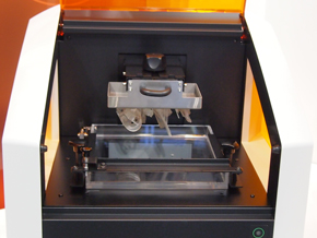 未来の机上工場を実現する小型3Dプリンタ「ARM-10」と切削加工機「SRM