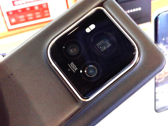 HONORの高級スマホ「Magic6 Ultimate」 重厚感あふれるレザー仕上げが