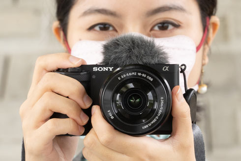 潔さが面白い動画デジカメ、ソニー「ZV-E10」 お手軽ミラーレス一眼