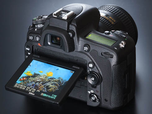 写真がもっと楽しめる、チルト対応のフルサイズ一眼レフ――ニコン「D750
