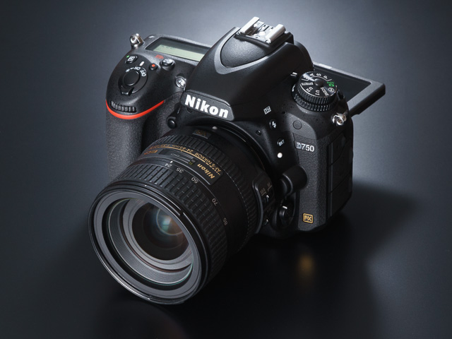 写真がもっと楽しめる、チルト対応のフルサイズ一眼レフ――ニコン「D750