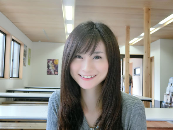 自撮りが楽しいカシオ「EX-ZR3000」を美女2人に使ってもらったら（2/4