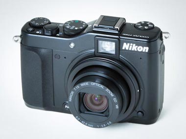 アナログ感覚の高級コンパクト機――ニコン「COOLPIX P7000」（1/5