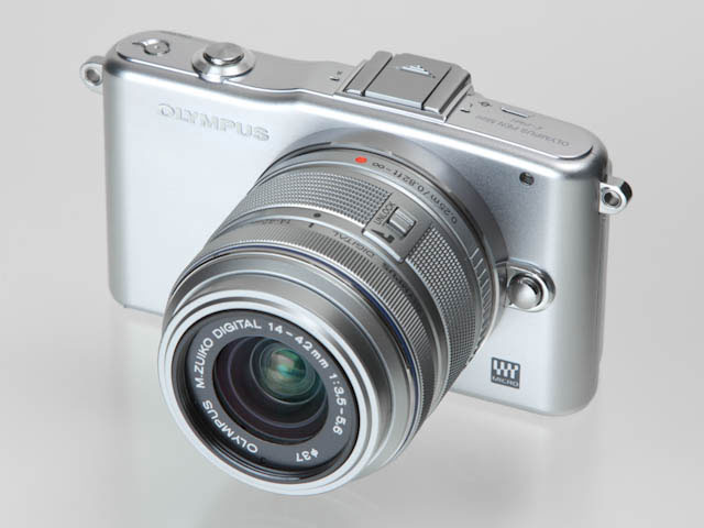 小さくて軽くて、高コストパフォーマンスのPEN入門機――オリンパス「E