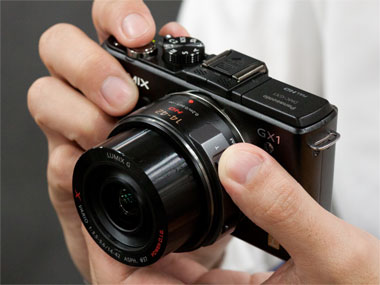 DMC-GX1」第2回――電動ズームレンズと動画の関係：長期試用リポート