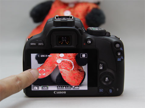 とにかく小さく、軽く、そして速い一眼レフ――「EOS Kiss X7」（1/3