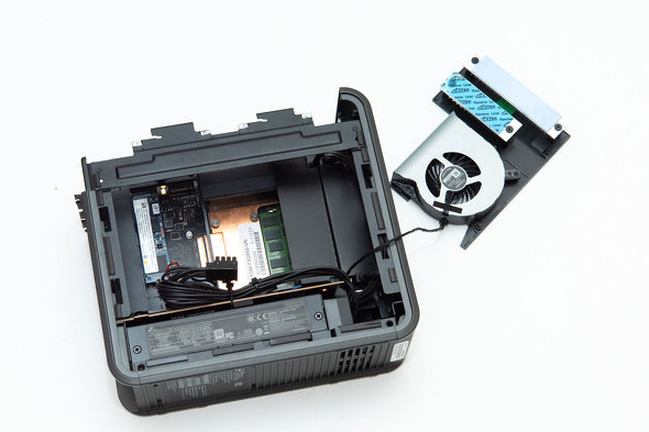 まさかのXeon搭載NUC「Intel NUC 9 Pro」はGPUを選べる頼れるヤツだっ