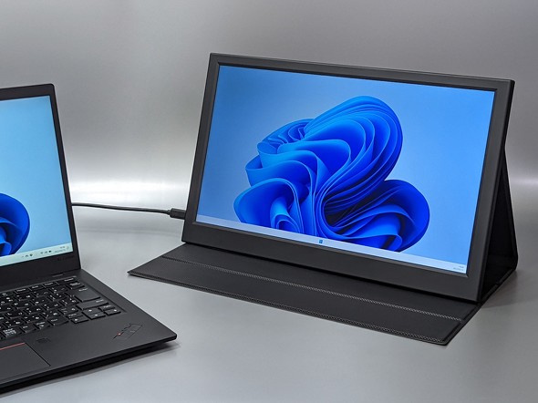 VGA表示も対応！ 据え置きスタンドも付属した15.6型モバイル