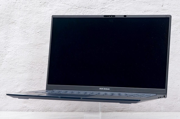 15.6型で実測1.4kg切り！ 「ASUS Zenbook 15 OLED UM3504DA」は新しい