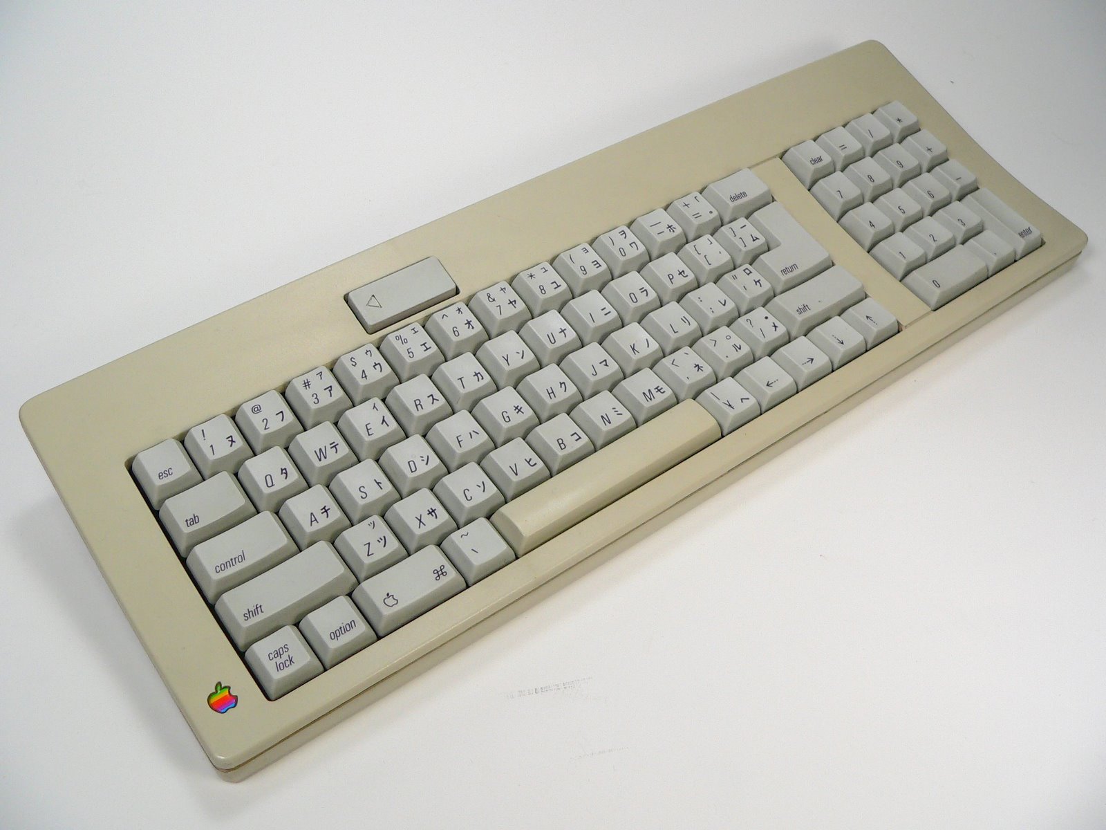 指先から甦る「あの時代」――いにしえのAppleキーボードを復活させる