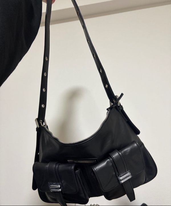MUSINSA公式 | MATIN KIM DOUBLE POCKET SHOULDER BAG IN BLACK
