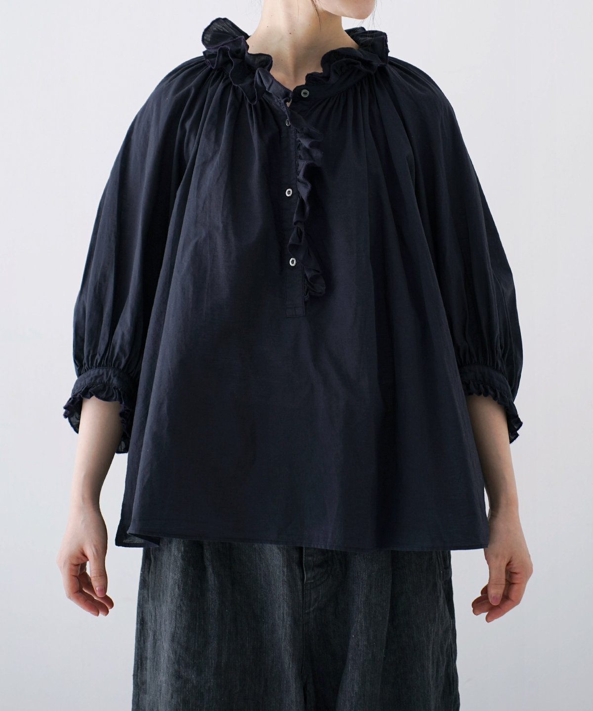 コットンリネンフリルギャザーボイルブラウス｜nest Robe / CONFECT