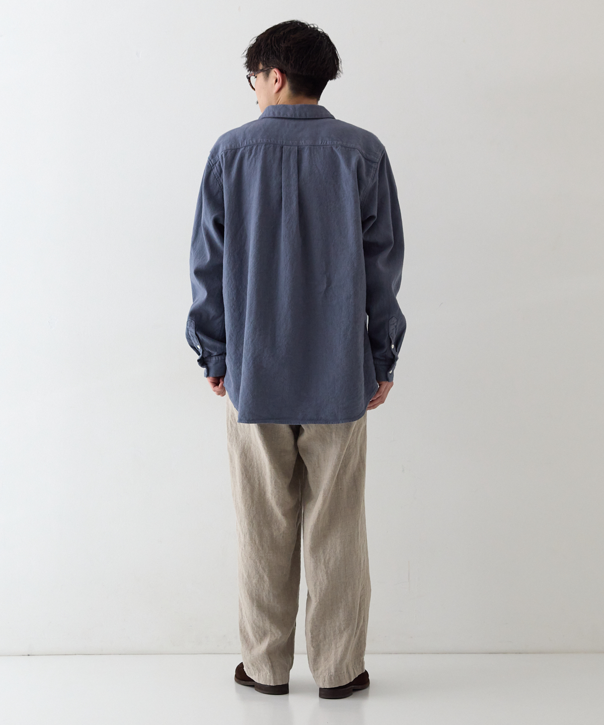 コットンリネンツイル レギュラーカラーシャツ｜nest Robe / CONFECT