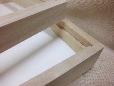 本格インロータイプの硝子蓋式、桐製の昆虫標本箱 | モンスター