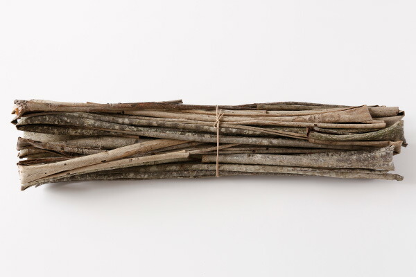 国産 おにぐるみ樹皮 1kg(約)長さ80～120cm(約)幅1.5～8cm | 手作り