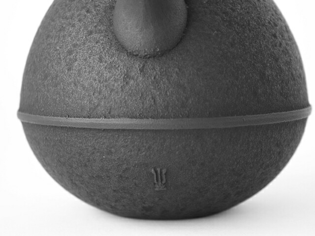 楽天市場】空間鋳造 岩清水久生 鉄瓶 Egg 大 ( PureBlack )【 送料無料