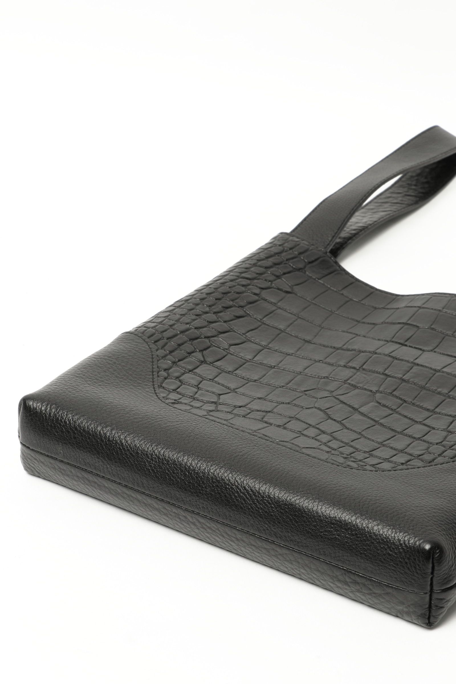 PELLE MORBIDA - クロコ型押し x シュリンクレザー ハンドルバッグ