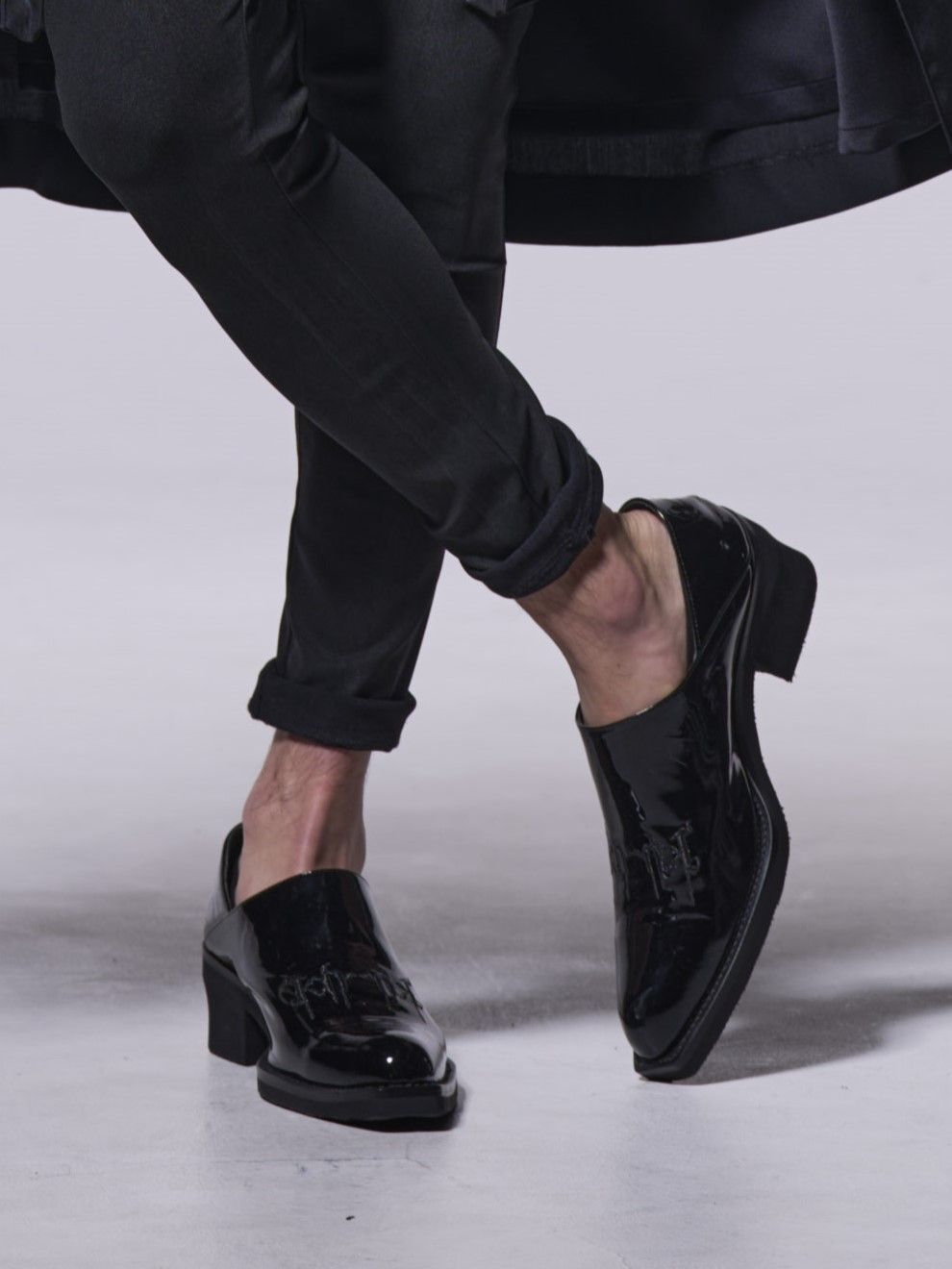 kiryuyrik - Mule / ミュール エナメル レザー / ブラック | BRYAN