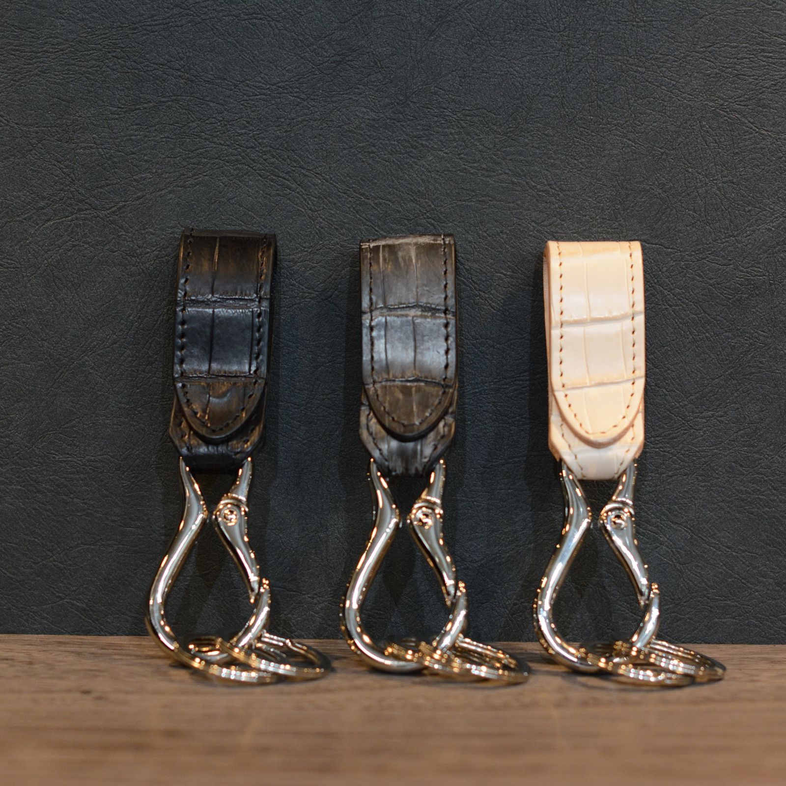 ISAMU KATAYAMA BACKLASH - クロコ墨染め キーホルダー (GRAY) / 387