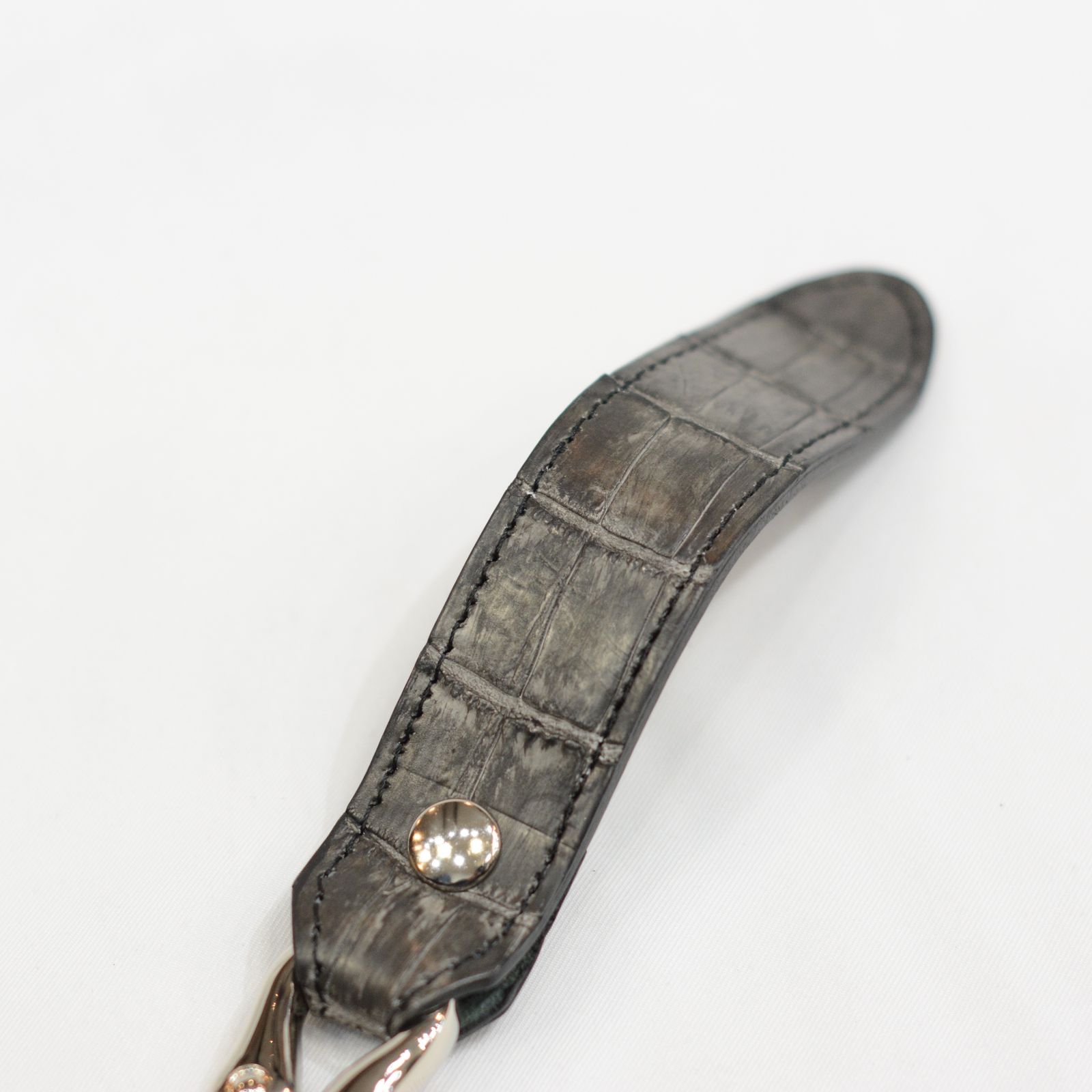 ISAMU KATAYAMA BACKLASH - クロコ墨染め キーホルダー (GRAY) / 387