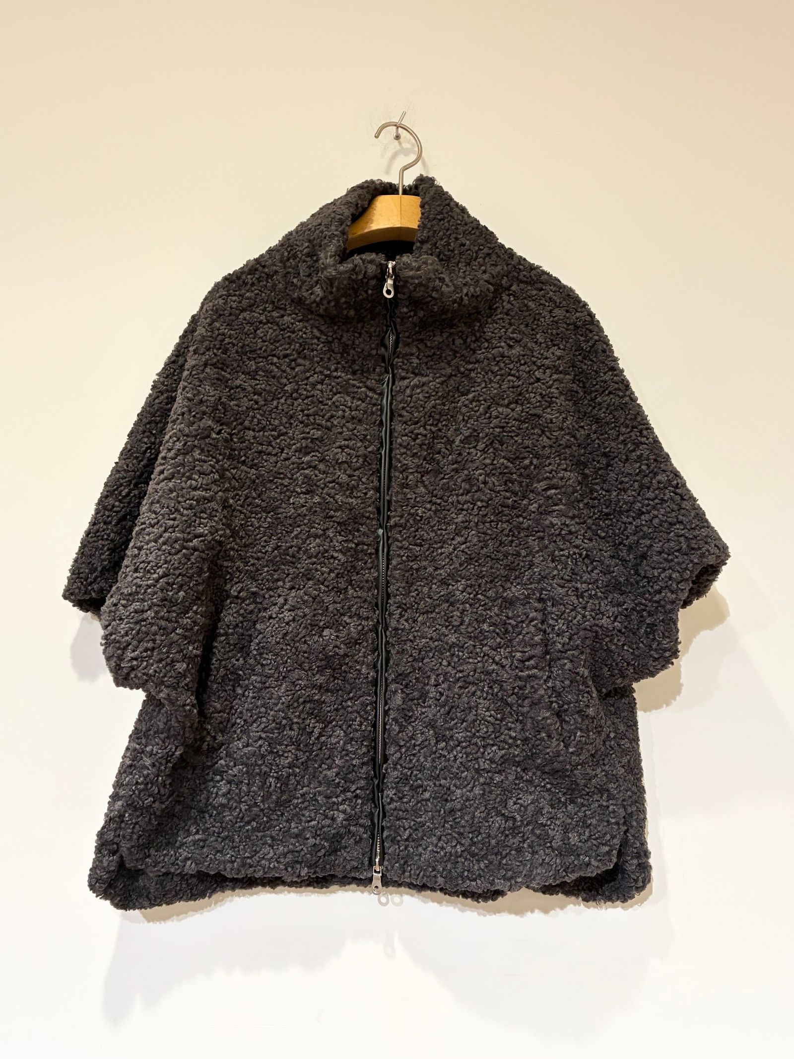 three dots - 【ミリー】プードルボア ポンチョ / ベスト / ブラック