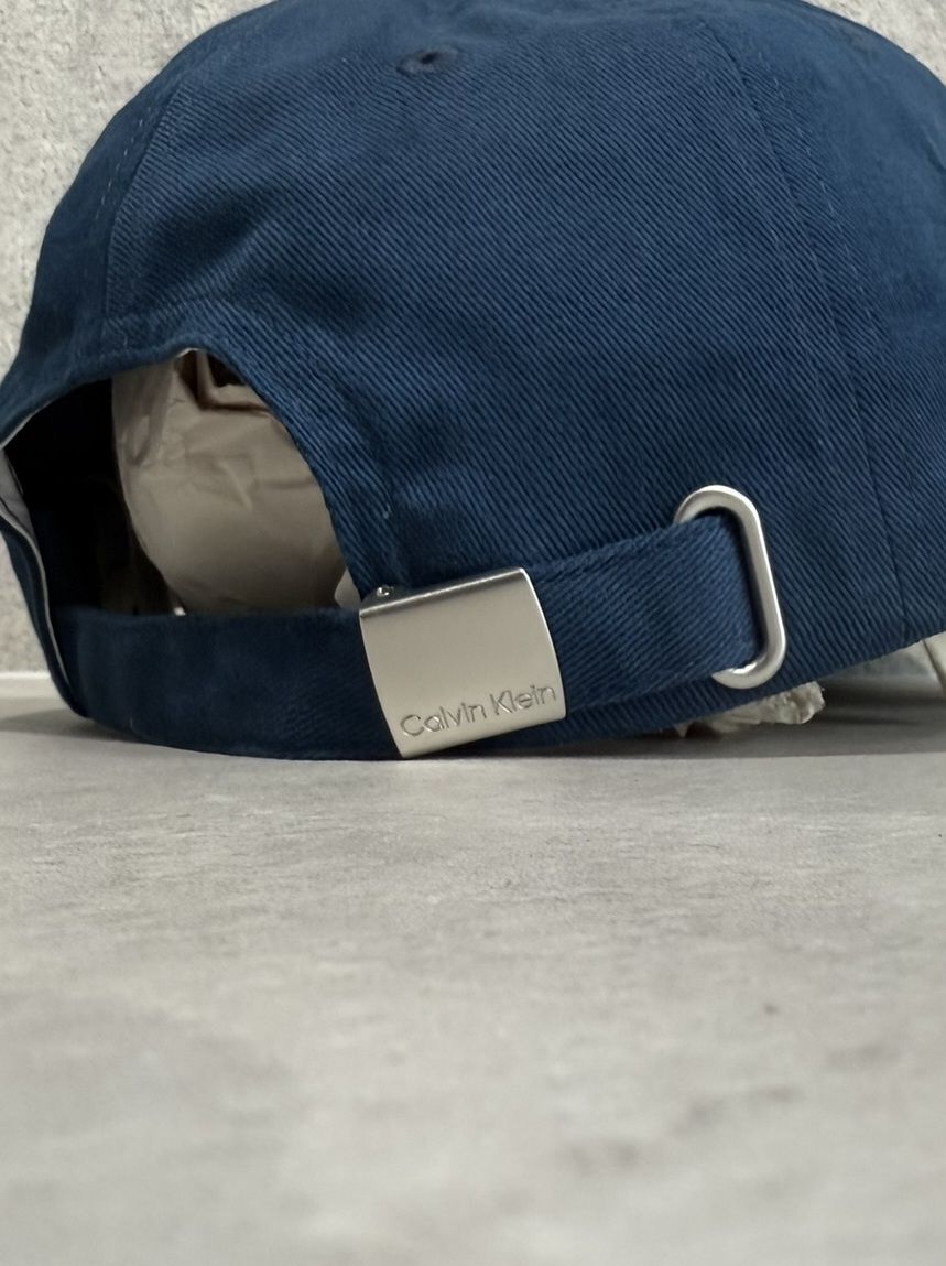 Calvin Klein - ラージレイヤードモノグラムキャップ / 4D5039G / D1M