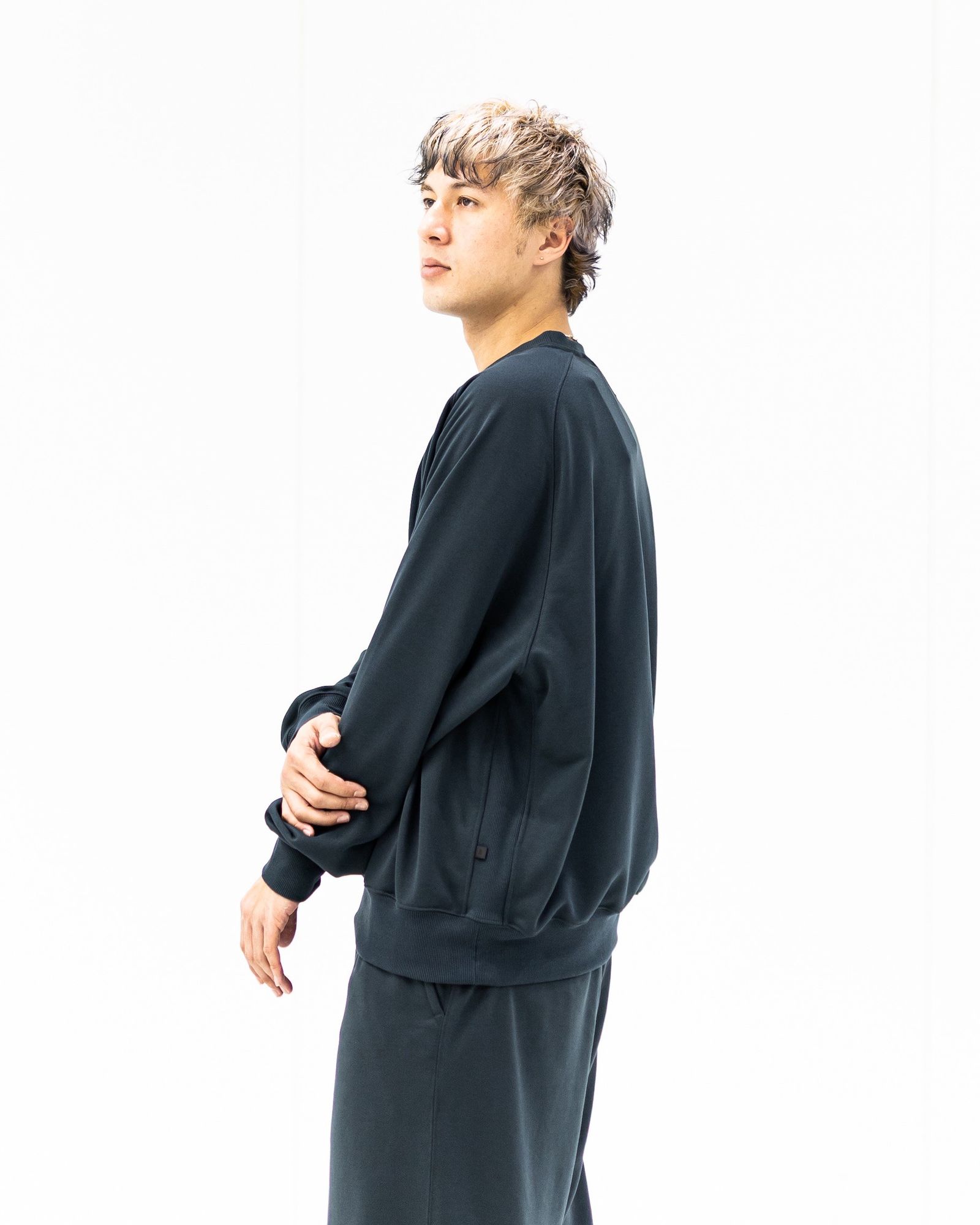 DAIWA PIER39 TECH SWEAT CREW FREEDOM SLEEVE(INK BLACK)1月24日(土