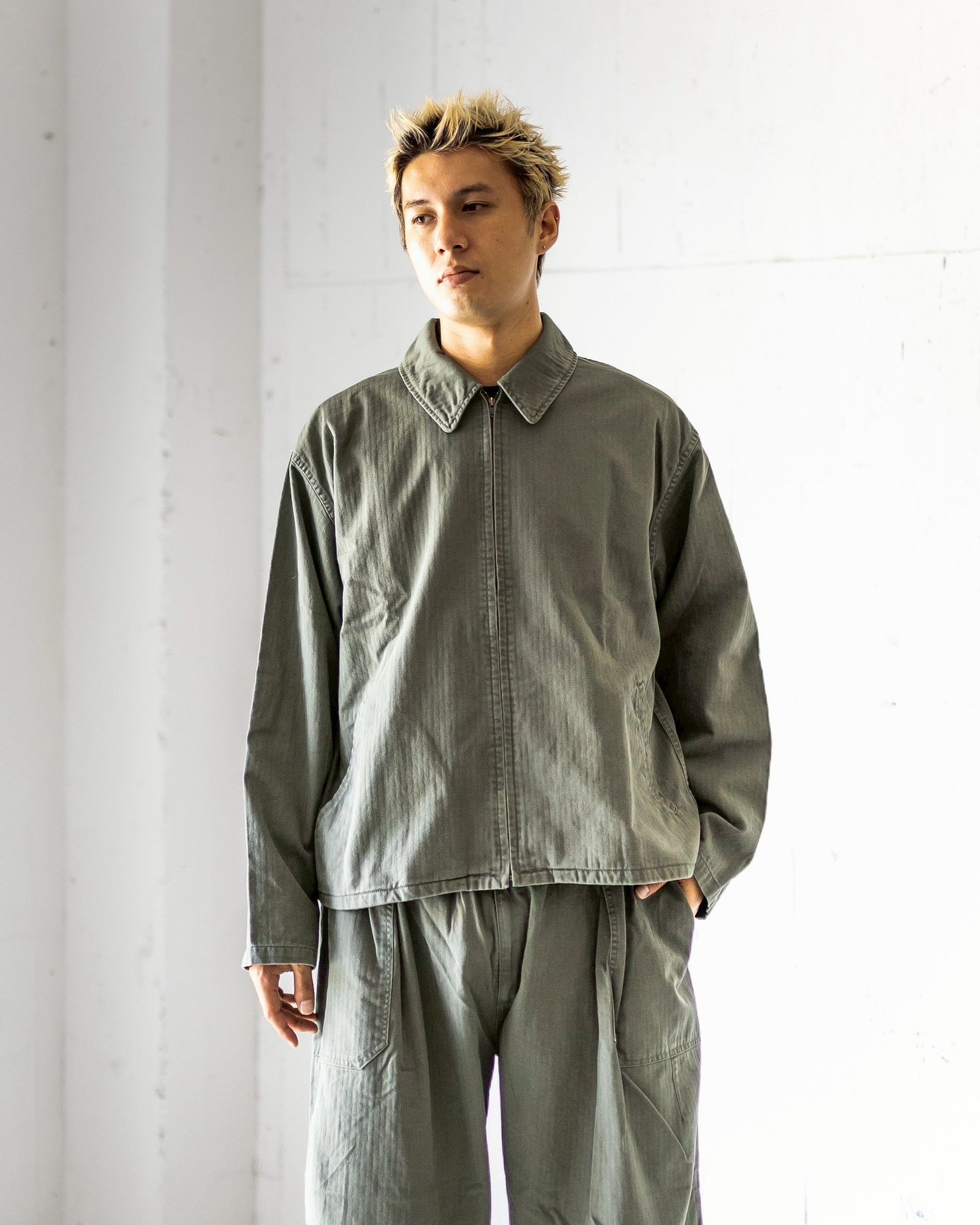 is-ness - イズネス25AW HERRINGBONE ZIP JACKET(1007AWJK06)KHAKI | MARK