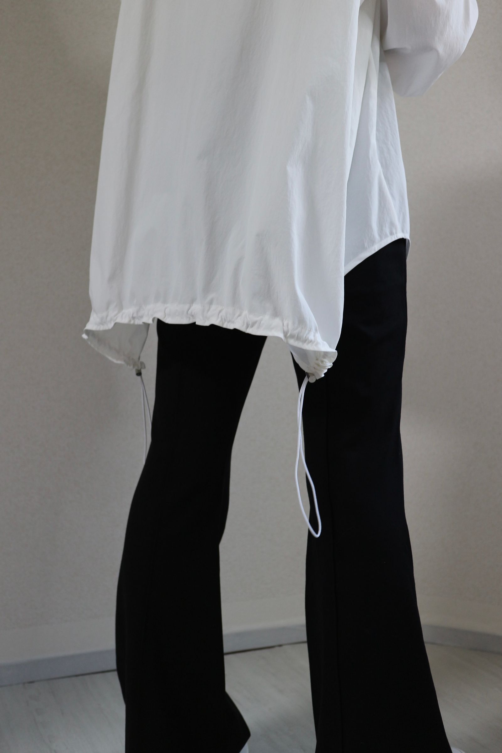 UN3D. - BACK GATHER SH / バックギャザーシャツ (ホワイト