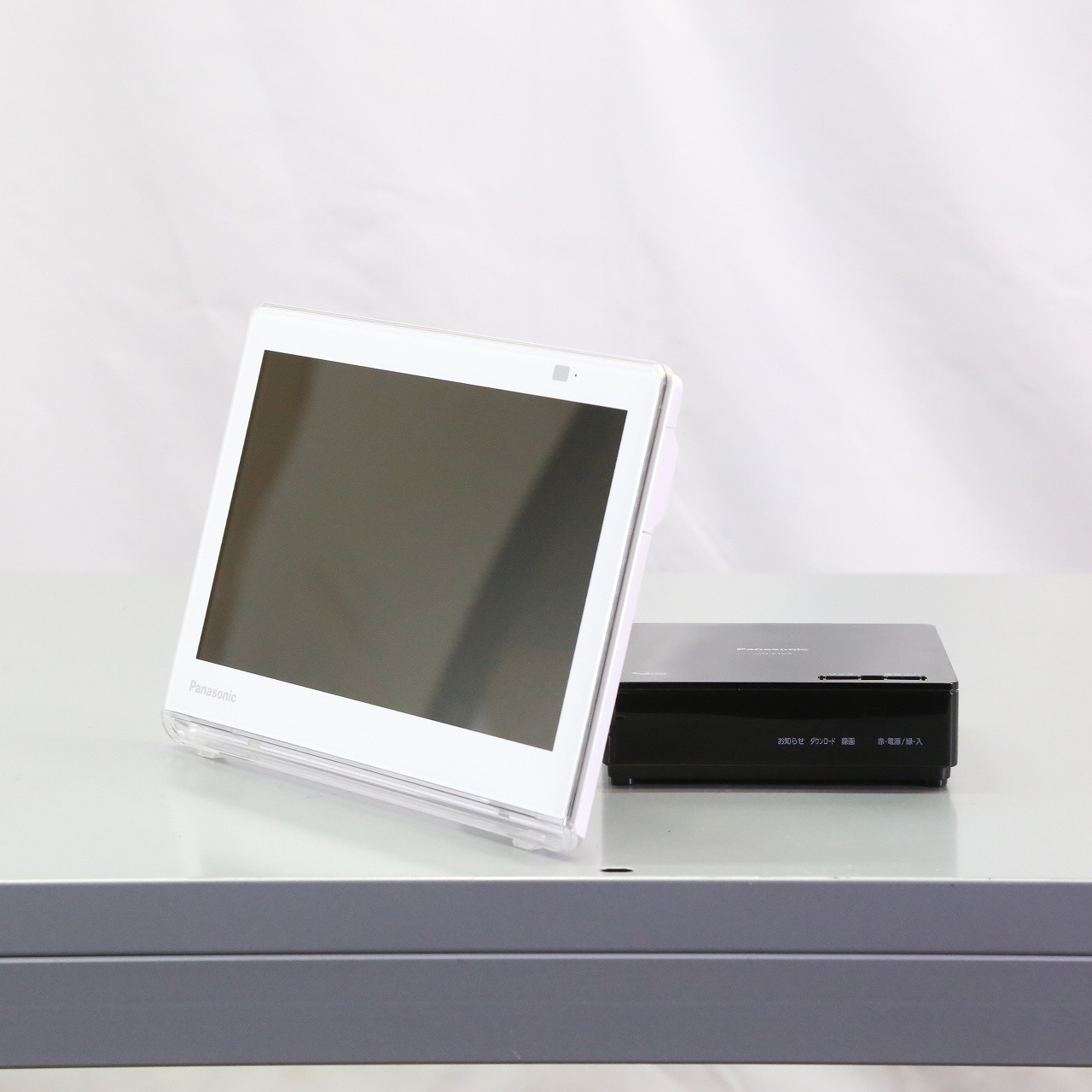 Panasonic UN-10CE10-W ポータブルテレビ 10V型 【公式通販】