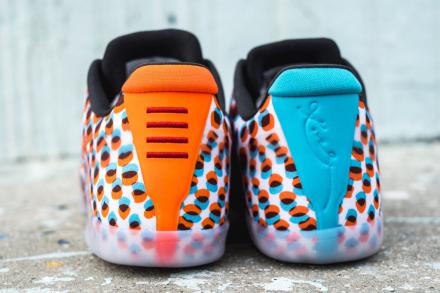 ナイキ コービー 11 EP クール グレー/トータル クリムゾン-クロリン