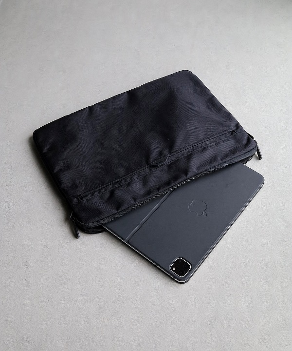 モノリス/MONOLITH PC CASE STANDARD 13 [バッグ(クラッチバック